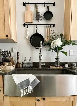 Artwork Above Kitchen Sink, Kitchen Over Sink Decor, Kitchen Sink No Window Ideas, Wall Above Kitchen Sink, Above Sink Decor, Sink Wall Decor, Kitchen Sink No Window, Kitchen Above Cabinet Decor, Kitchen Sink With No Window