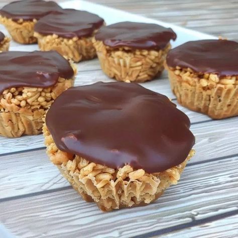 Peanut Butter Balls with Chocolate Rice Krispies – Tasty Recipes Peanut Butter Rice Krispies, Chocolate Rice Krispies, Pb Cups, Butter Balls, Butter Bars, Peanut Butter Honey, Butter Recipes, Rice Krispy, Butter Rice