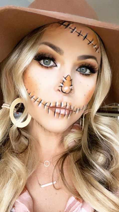 Scare Crow Costume Women Diy, Halloween Scarecrow Face Paint, Scarecrow Glam Makeup, Girls Scarecrow Makeup, Woman Scarecrow Costume Diy, Easy Halloween Makeup Scarecrow, Cute Scarecrow Face Paint, Scare Crow Makeup Women, Women’s Scarecrow Make Up