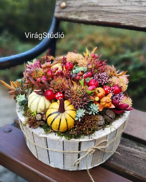 Flower Box Gift, Autumn Crafts, Easter Brunch, Fall Diy, Creative Hobbies, Arte Floral, Garden Accessories, Fall Wreaths, Flower Boxes