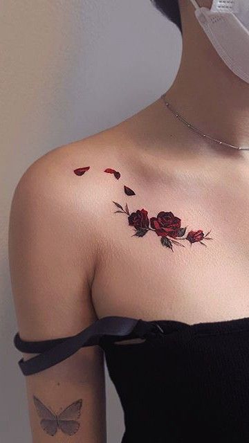 Classy Tattoos For Women, Rose Tattoos For Women, Red Rose Tattoo, Tattoos For Women Flowers, Chest Tattoos For Women, Neck Tattoos, Tattoos Women, Tatuaje A Color, Tattoo Ideas Female