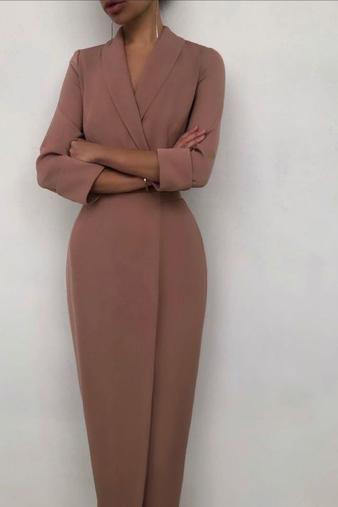 b5a1fc2085986034e448d2ccc5bb9703desc44315908ri Dress Graduation, Chique Outfits, Dress Classy, Woman Suit Fashion, Classy Work Outfits, Modest Fashion Outfits, Business Dresses, Professional Outfits, Suit Fashion