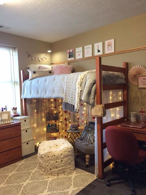 University of Nebraska Knoll Freshman Dorm Room College Loft Beds, Lofted Dorm Beds, Bohemian Bedrooms, Dream Dorm, College Room Decor, Dorm Sweet Dorm, Dorm Room Bedding, College Bedroom, Dorm Diy