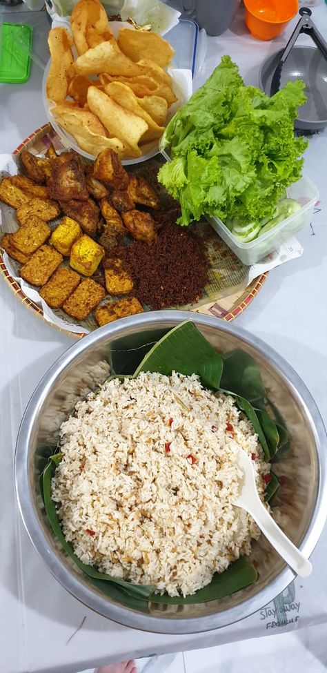 Nasi Liwet Sunda Komplit, Indonesian Food, Traditional Food, Good Food, Rice, Celebrities, Quick Saves, Art