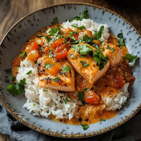 Enjoy Oven-Roasted Salmon & Rice with Coconut Tomato Sauce, a flavorful and healthy dish combining tender salmon and aromatic rice! Salmon Rice Vinegar, Healthy Salmon And Rice Recipes, Salmon And Rice Recipes, Salmon Over Rice, Fish And Rice, Rice Salmon, Best Rice Recipe, Healthy Rice Recipes, Oven Roasted Salmon