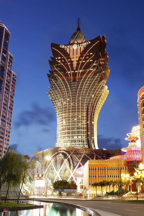 Grand Lisboa, New Architecture, Amazing Buildings, Cheap Hotels, Casino Theme Parties, Beautiful Architecture, Beautiful Buildings, Lonely Planet, Macau