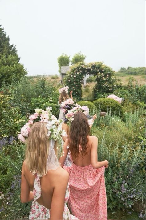 floral bridesmaids Floral Bridesmaids, Fairy Birthday Party, Summer Garden Party, Dream Party, Tea Party Garden, Spring Party, Garden Party Wedding, Dress Inspiration, Team Bride