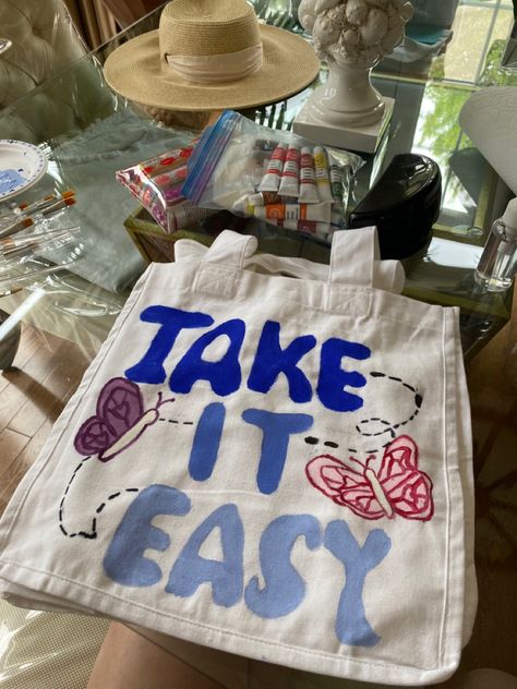 Canvas Bag Painting Ideas Easy, Simple Tote Bag Painting, Tote Bag Painting Ideas Easy, Canvas Bag Painting Ideas, Totebag Painting, Freelance Ideas, Preppy Quotes, Diy Tote Bag Design, Handpainted Tote Bags