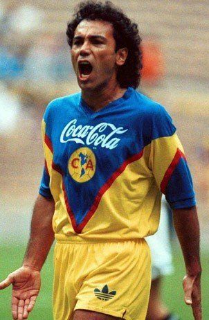 Hugo Sanchez, Mexico Soccer, Football Uniform, Club America, Sports Images, Vintage Jerseys, Soccer Pictures, Soccer Club, Vintage Football