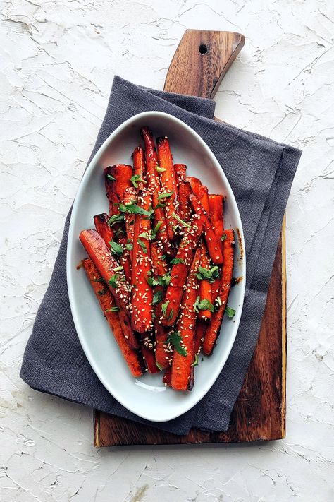 Gochujang Glaze, Gochujang Recipe, Bbq Roast, Baked Carrots, Carrot Recipes, Chili Paste, Fusion Food, Roasted Carrots, Veggie Sides