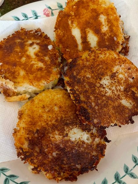 Tater Cakes - Minda's Cooking Tater Cakes Recipe, Potatoe Cakes Recipe Easy, Tater Cakes Leftover Mashed Potatoes, Tater Cakes, Potato Cakes Recipe, Potatoe Recipes, Potatoes In Microwave, Leftover Potatoes, Instant Potatoes