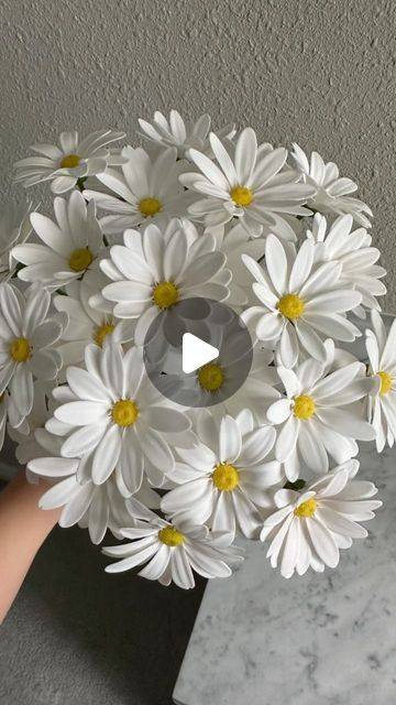 Daisy Fondant Flowers, How To Make Clay Flowers Tutorials, Clay Art Flower, Fondant Daisies, Rustic Garden Ideas, Fondant Flower Tutorial, Peacock Embroidery Designs, Peacock Embroidery, Making Fondant