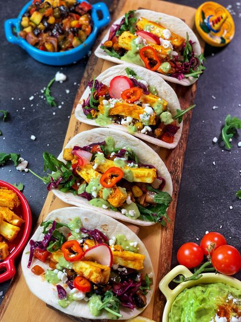 Veg Tacos Recipe Indian, Vegan Food Truck Ideas, Mexican Fusion Food, Paneer Tacos, Veg Tacos, Sizzler Recipes, Tacos Dinner, Mexican Fusion, Pizza Taco