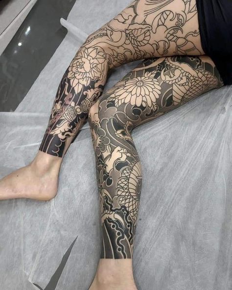 Irezumi Leg Tattoo, Japanese Tattoo Leg Sleeve, Japanese Leg Sleeve, Dragon Tattoo Stencil, Japanese Leg Tattoo, Flower Leg Tattoos, Female Tattoo Models, Koi Tattoo Design, Japanese Legs