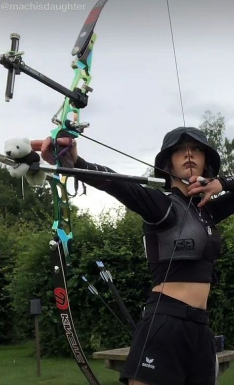 Compound Bow Aesthetic, Archery Aesthetic Modern, Aesthetic Archery, Archery Aesthetic, Archery Women, Twitter Aesthetic, Archery Girl, Trening Sztuk Walki, Archery Bows