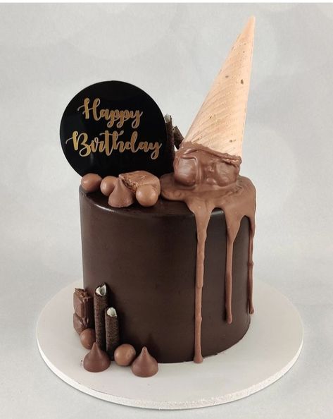 Minimal Chocolate Cake Design, Truffle Cake Designs, Simple Chocolate Cake Design, Chocolate Truffle Cake Designs, Chocolate Cake Design Ideas Simple, Choco Truffle Cake, Chocolate Birthday Cake Decoration, Latest Birthday Cake, Chocolate Bar Cakes