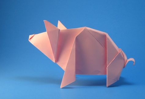 Origami Pig by Michael G. LaFosse folded by Gilad Aharoni Origami Instructions For Kids, Origami Pig, Origami Book, Creative Origami, Tutorial Origami, Origami Ball, Geometric Origami, Origami Bookmark, Origami Envelope