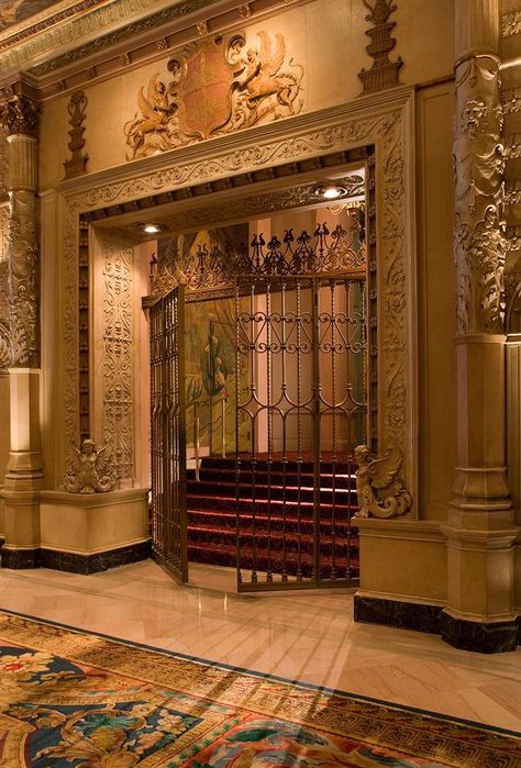 History Decor, Hotels In Los Angeles, Biltmore Hotel, Hotel Los Angeles, Gold Rooms, Pool View, The Biltmore, Los Angeles Hotels, Old Hollywood Stars