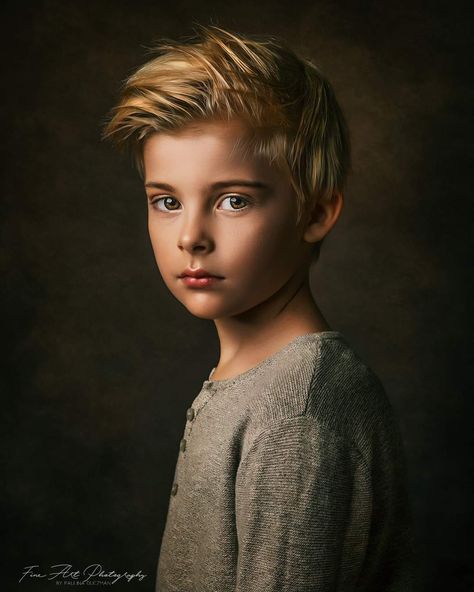 Fine Art Portrait Photography, Children Photography Poses, Art Photography Portrait, Fine Art Portraiture, Photographie Portrait Inspiration, Posing Guide, Fine Art Portraits, Childrens Photography, Poses References