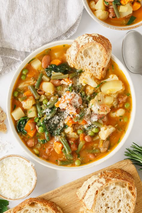 Classic Italian Minestrone Soup - Gathering Dreams European Lunch Ideas, Summer Minestrone Soup, Italian Minestrone Soup, Sopa Minestrone, Soup Photography, Chunky Soup, Minestrone Soup Recipe, Food Photography Ideas, Minestrone Soup