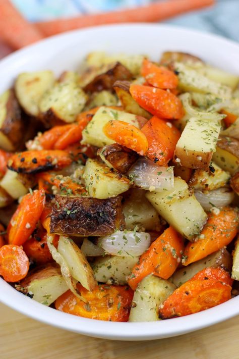 Roasted Potatoes with Onions and Carrots - Happy Homeschool Nest Potato And Onion Recipes, Roasted Potatoes With Onions, Potatoes With Onions, Potatoes And Vegetables, Roasted Potatoes And Carrots, Cabbage And Potatoes, Sides Dishes, Dishes To Make, Potatoes And Carrots