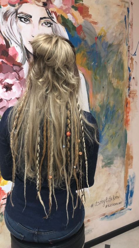 Peekaboo Dreadlocks, Single Dreadlock In Hair, Partial Dreads Curly Hair, Partial Braids, Partial Dreads Hairstyles, Peekaboo Dreads, Dreads Underneath Hair, Partial Dreads Placement, Single Dreadlock