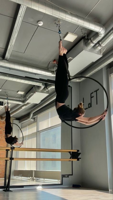 Aerial Hoop Moves, Lyra Aerial, Aerial Gymnastics, Silk Dancing, Aerial Hammock, Flexibility Dance, Aerial Fitness, Hoop Dance, Aerial Acrobatics