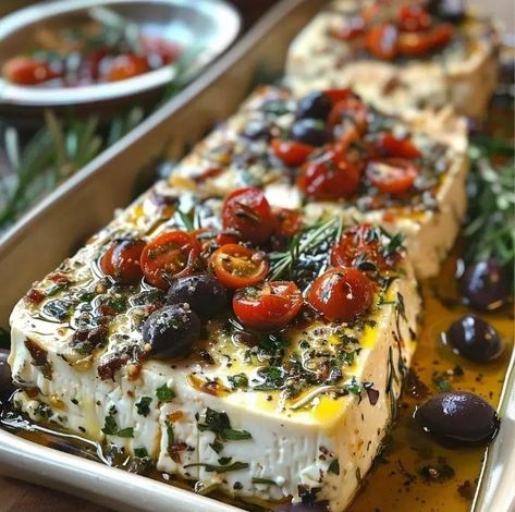 Baked Feta with Olives & Sun-Dried Tomatoes – Naomi's Recipes Baked Feta With Olives And Sundried Tomatoes, Baked Feta With Olives, Feta With Olives, Feta Bake, Marinated Cheese, Recipe Printable, Cheese Spreads, Baked Goat Cheese, Baked Feta