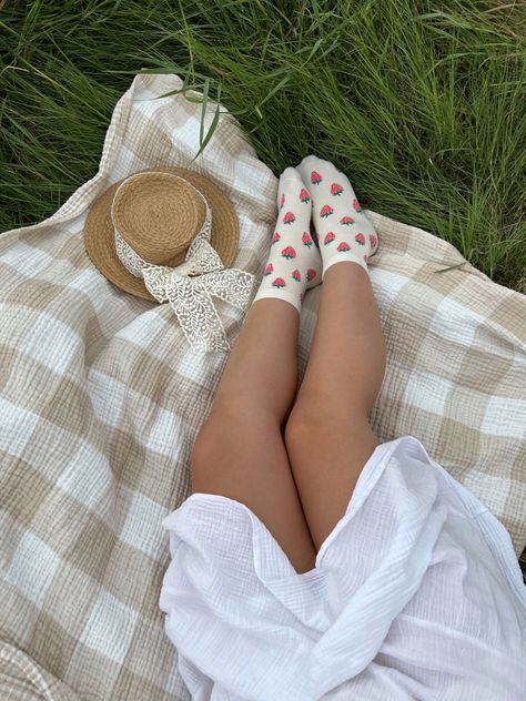 Soft Cottagecore Aesthetic, Cottagecore Lifestyle, Cottagecore Life, Ariana Grande Outfits, Cottage Aesthetic, Aesthetic Cottagecore, Strawberry Pattern, Cottagecore Outfits, Spring Mood