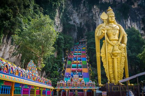 Cave Batu Caves Malaysia, Petronas Towers, Building Stairs, Batu Caves, Cameron Highlands, Cruise Excursions, Hindu Culture, Malaysia Travel, Kota Kinabalu