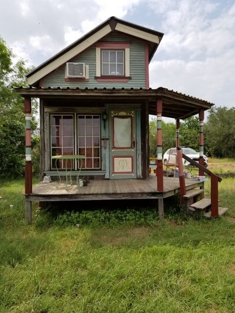 Inside Tiny Houses, Tiny House Cottage, Cottage Tiny House, Tiny House Camper, Tiny House Exterior, Shed To Tiny House, Tiny House Layout, Building A Tiny House, Best Tiny House