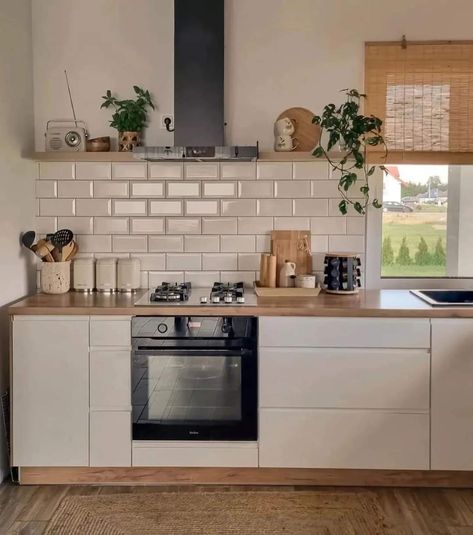 Traditional Home Decorating, Kitchen Decor Trends, Kitchen Floating Shelves, Scandinavian Kitchen Design, Best Home Interior Design, Minimalist Kitchen Design, Sleek Kitchen, Casa Exterior, Rustic Living Room