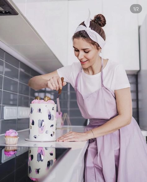 Cake Business Photoshoot Ideas, Pastry Chef Photoshoot Ideas, Cake Baker Photoshoot Ideas, Home Bakery Photoshoot, Home Baker Photoshoot, Baker Branding Photoshoot, Baker Photoshoot Ideas, Bakers Photoshoot, Cake Editorial