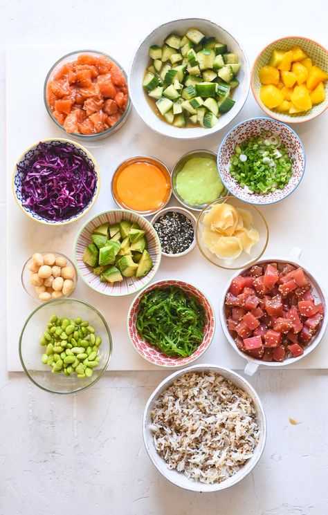 Poke Dinner Party, Poke Bowl Buffet Ideas, Make Your Own Poke Bowl, Poke Bowl Party Ideas, Poke Bowl Bar Party, Home Made Poke Bowl, Bowl Bar Party, Poke Bar Ideas, Poke Bowl Buffet