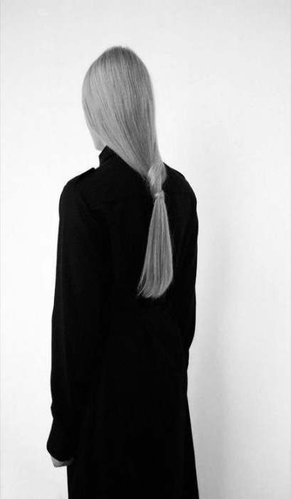 Chic Minimalist Style, Editorial Hair, Simple Black Dress, Hair Arrange, Minimal Classic, Minimalist Photography, Sleek Ponytail, All Black Outfit, Makati