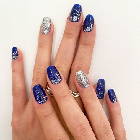 Wedding Nails With Navy Blue Dress, Blue N Silver Nails, Christmas Nails Royal Blue, Blue Sparkly Nail Designs, Royal Blue Silver Nails, Dark Blue Silver Nails, Silver And Navy Nails, Navy Blue Silver Nails, Navy Blue Nails With Design