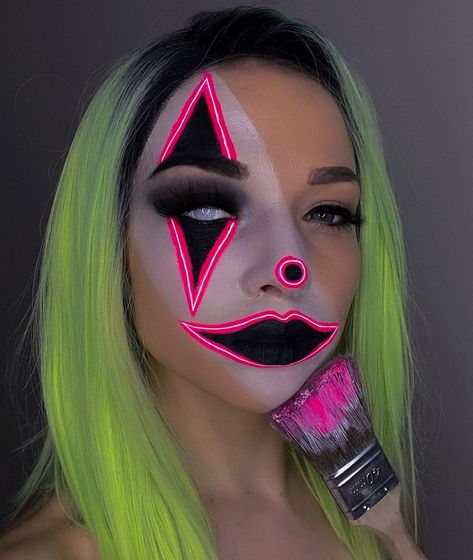 🌹QUEEN OF NEON👑 on Instagram: “Neon Paint Clown🤡🧑🏼‍🎨 💖 #queenofneon1 💯 🤡 💖 Wig Neon Green 💚used my code ANNA30 for $ off💸 @bubblewigs Lenses Gridding White…” Crazy Halloween Makeup, Makeup Neon, Girl Halloween Makeup, Halloween Makeup Clown, Holloween Makeup, Neon Paint, White Liquid, Cute Halloween Makeup, Halloween Makeup Pretty