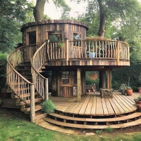 Beautiful Tree Houses, Casa Hobbit, Tree House Plans, Cool Tree Houses, Tree House Designs, Tiny House Cabin, Outdoor Decor Backyard, Fantasy House, Small Backyard Design