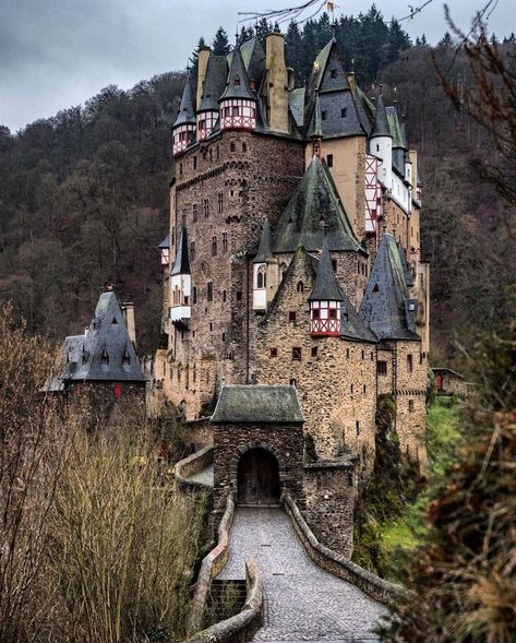 Eltz Castle is a castle in Rhineland-Palatinate near Wirsch in the Elzbach river valley that separates Mayfeld from the Eifel foothills. The Eltz Castle is considered, along with the Burresheim Palace, the only structure in the Eifel that has never been captured or destroyed. Burg Eltz Castle, Eltz Castle, European Castles, Visit Europe, Beautiful Castles, A Fairy Tale, Grand Staircase, Stately Home, Medieval Town