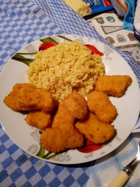 Chicken nuggets with rice... #foodblogger #foodgram #dida Chicken Nuggets And Rice, Chicken Nuggets, Tater Tot, Yum Yum, Food Blogger, Mist, Rice, Chicken, Ethnic Recipes