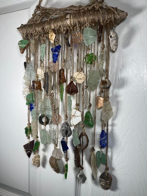 Driftwood Suncatchers, Bohemian Beach House, Beach Art Crafts, Beaded Decorations, Seaglass Jewellery, Wind Charm, Bottle Art Projects, Shell Garland, Bohemian Sun