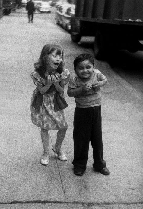 Diane Arbus (1923-1971) 'Child teasing another, N.Y.C., 1960' 1960 Diana Arbus, William Gedney, Lee Friedlander, Berenice Abbott, Diane Arbus, Ellen Von Unwerth, Vivian Maier, Famous Photographers, Greenwich Village