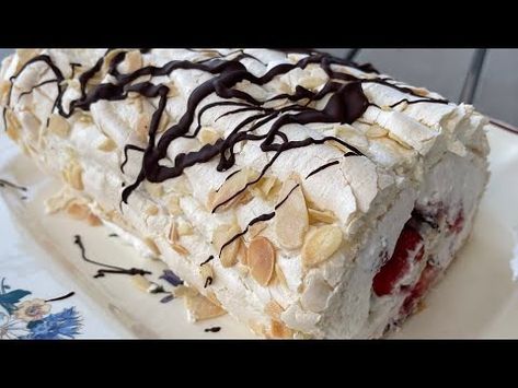 How to make a meringue roulade with strawberries and raspberries - YouTube Meringue Roulade, Strawberries And Raspberries, Meringue Pavlova, Meringue Desserts, Chocolate Fruit, Egg White, Pavlova, Caster, Meringue