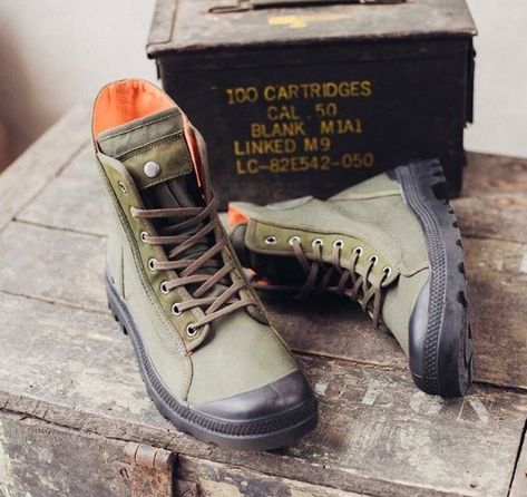 Palladium Boots, Military Boots, Walking Boots, Men Fashion Casual Outfits, Biker Boots, Cool Street Fashion, Converse Shoes, Top Shoes, Cute Shoes