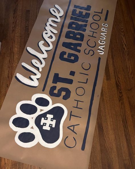 Popsicle play date ready! 😎 . . . . . . . #paintedbanner #banner #schoolbanner #popsicleplaydate #popsicles #popsiclebanner #partybanner #handpainted #custombanner #custom What Can I Paint, School Spirit Posters, Spirit Posters, Painted Banners, Cheer Season, Sports Banner, School Banners, Banner Diy, Paint With Me