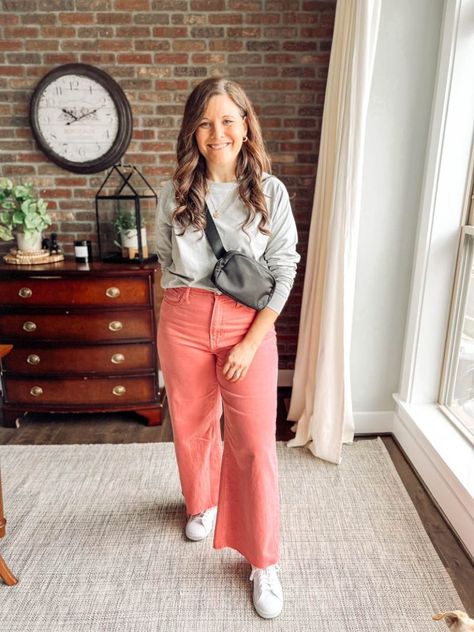 20 Fun + Trendy Pink Pants Outfit Ideas You Can Totally Wear - Be So You Dusty Rose Pants Outfit, Rose Pants Outfit, Coral Pants Outfit, Pink Pants Outfit Ideas, Wide Leg Pink Pants, Pink Pants Outfit, Light Grey Blazer, Pants Outfit Ideas, Coral Pants