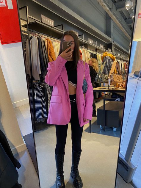 Pink Leather Blazer, Pink Leather Blazer Outfit, Lv Bag Black, Lv Denim Bag, Blazer And Boots Outfit, Black Boots Short, Black Pink Outfit, 2022 Boots, Ootd Boots