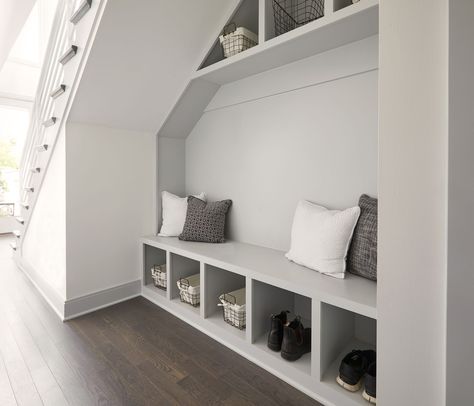 A simplified mudroom for a smaller living area- ELLEDecor.com Under Stairs Nook, Room Under Stairs, Stair Nook, Small Mudroom Ideas, Mudroom Storage Bench, Mudroom Entryway, Staircase Storage, Under Stairs Cupboard, Mudroom Design