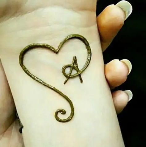 10 Unique A Letter Mehndi Designs With Pictures A Name Mehndi, A Letter Mehndi Design, Name Mehndi Design, Bridal Mehendi Designs Hands, Henna Ideas, Mehndi Images, Bridal Mehendi Designs, Bridal Mehendi, Arabic Mehndi Designs