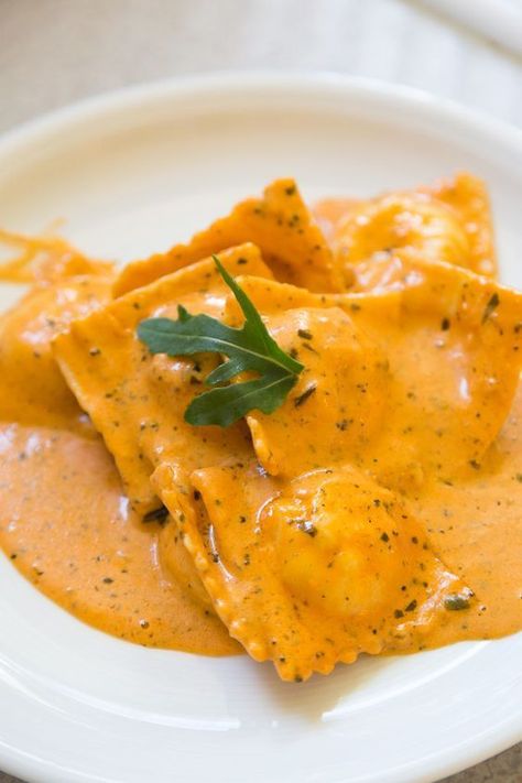 Salmon Ravioli, Homemade Pastas, Pasta Tomato Sauce, Ravioli Recipes, Ravioli Sauce, Pasta Tomato, Ravioli Filling, Affordable Recipes, Resep Pasta